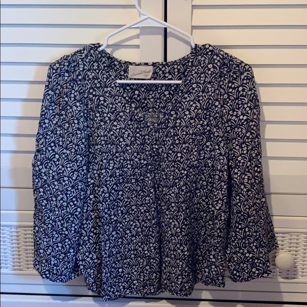 Black/white floral top